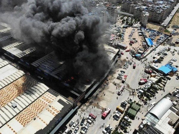 易倍策略 昆明一商贸城发生火灾，消防：无人员伤亡，起火原因正在调查核实中