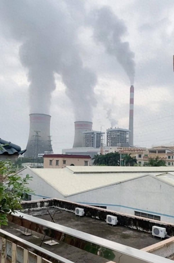 三叶草策略 中山一发电厂持续冒黑烟气味刺鼻，公司回应：系囤煤自燃，已进行处理